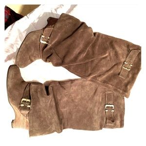 Suede brown boots